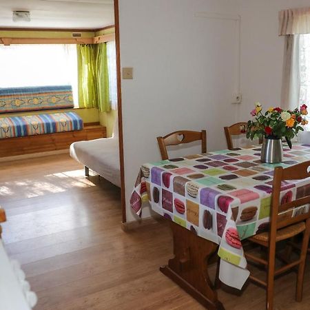 Saint-Paulet-de-Caisson Camping Les Acacias酒店 外观 照片